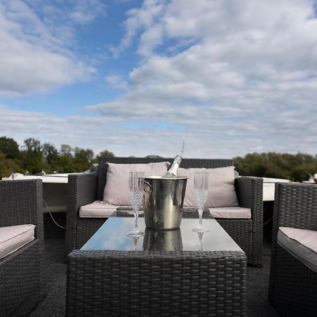 Eucala Motor Yacht Hotel East Molesey Exterior foto